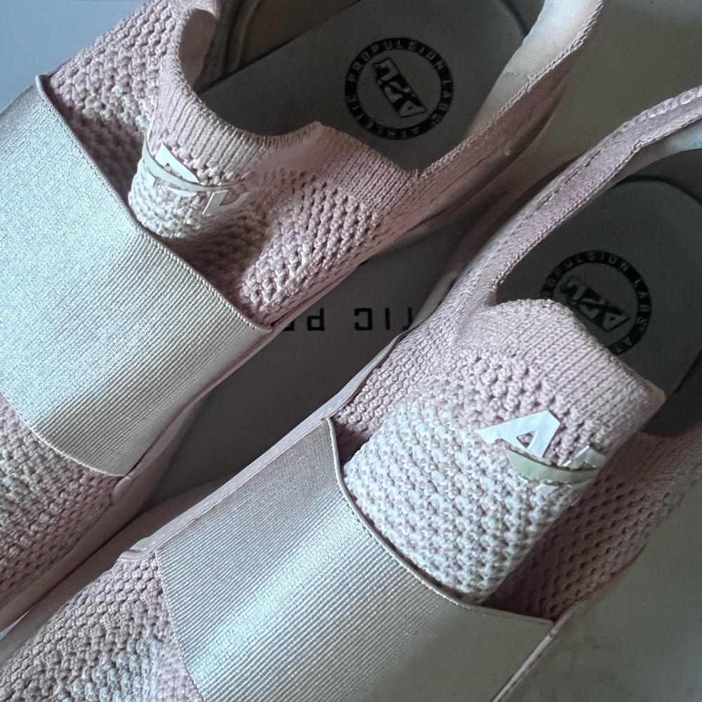 Women’s APL TechLoom Bliss sneakers in Bliss Rose Dust/Nude size 9.5 VGUC